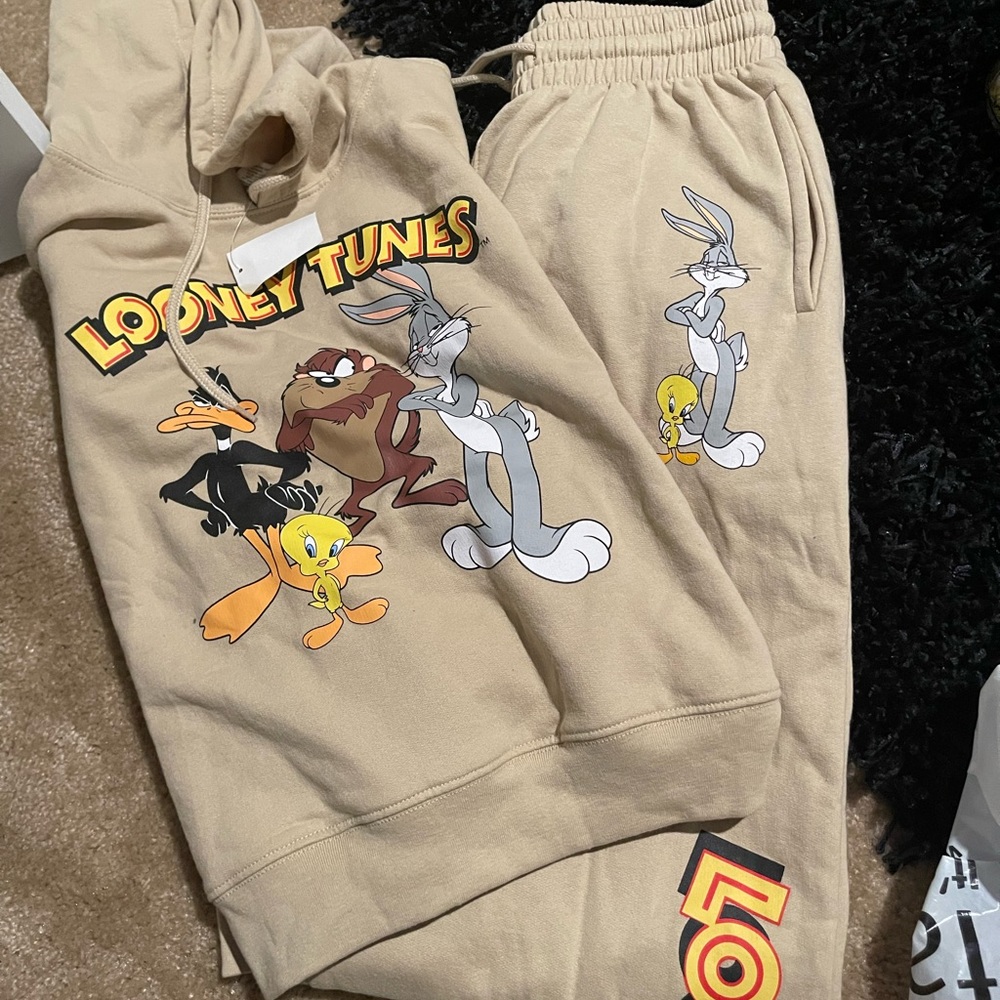Looney tunes hoodie and sweatpants